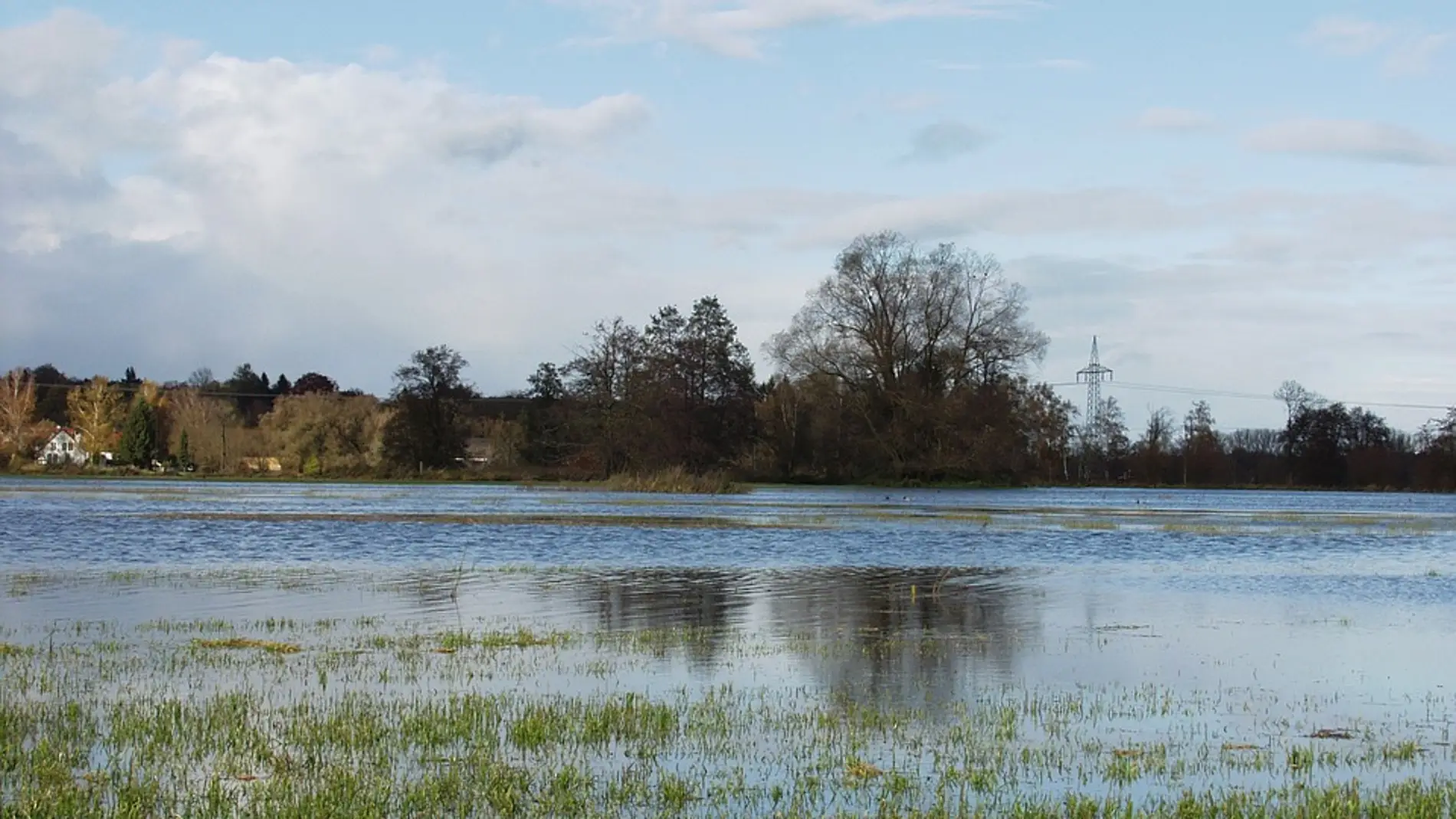 Paisaje fluvial inundado