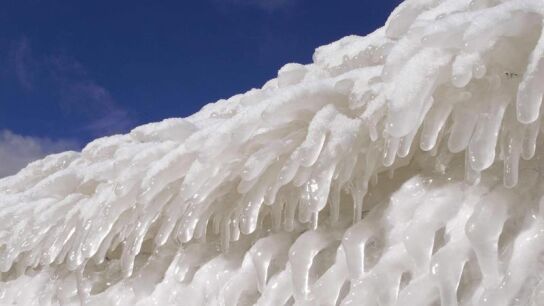 Las bajas temperaturas, el viento y la nieve mantiene la alerta en la sierra de Madrid