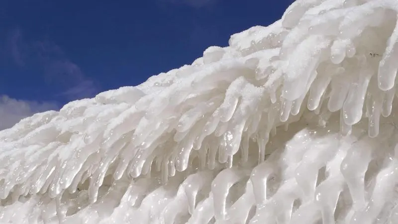 Las bajas temperaturas, el viento y la nieve mantiene la alerta en la sierra de Madrid