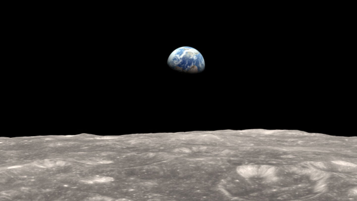 Recreaci&oacute;n de la superficie lunar con la tierra al fondo