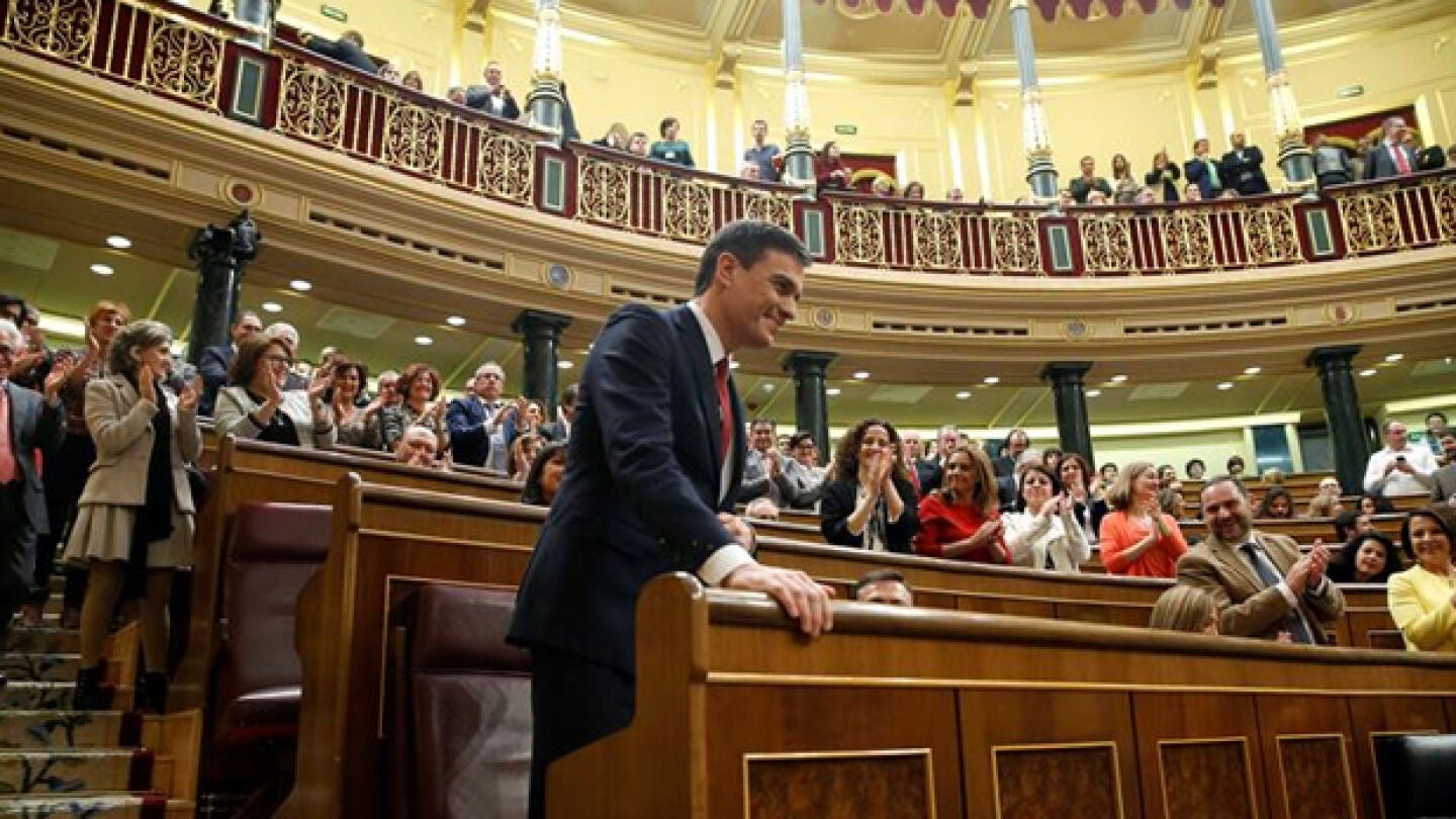 Pedro S&aacute;nchez en su bancada del Congreso