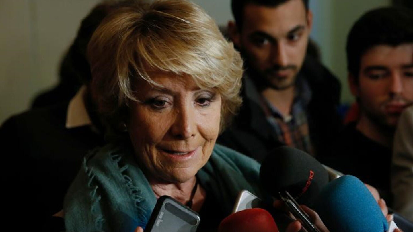 Aguirre habla con los periodistas