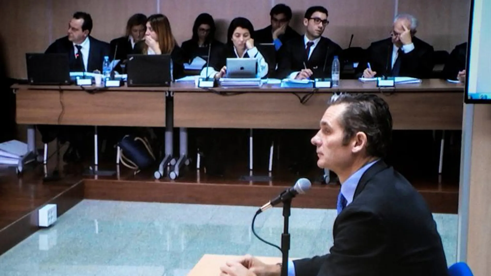Iñaki Urdangarin durante su declaración ante el juez