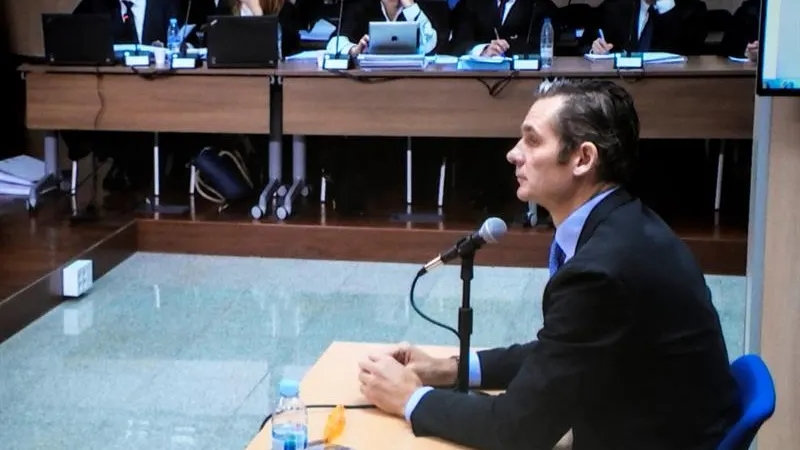 Iñaki Urdangarin durante su declaración ante el juez Todas las imágenes de la Infanta Cristina e Iñaki Urdangarin