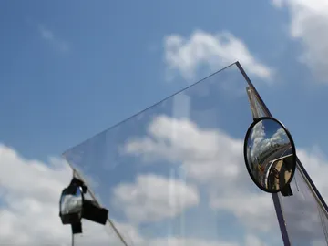 Espejo bajo el cielo Espejo bajo el cielo