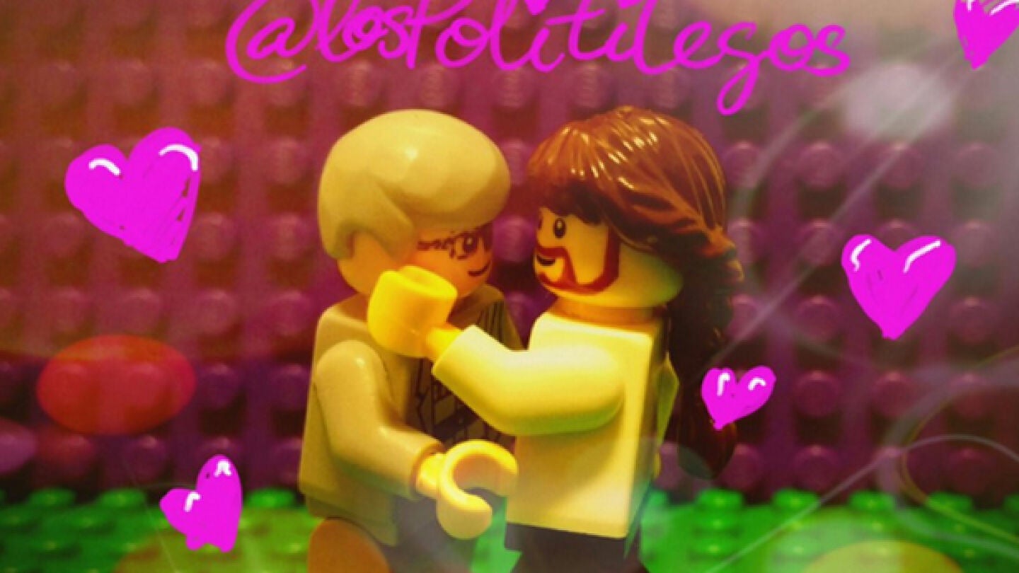 Recreaci&oacute;n del beso de Iglesias y Dom&egrave;nech