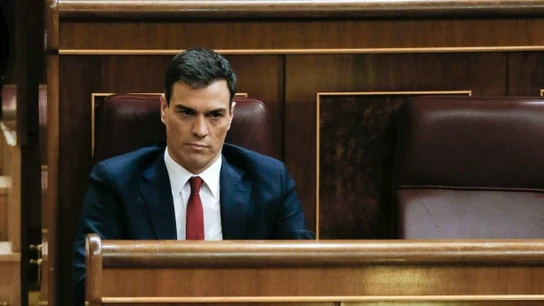 Pedro Sánchez durante la segPedro Sánchez durante la segunda sesión de investiduraunda votación de investidura Pedro Sánchez durante la segPedro Sánchez durante la segunda sesión de investiduraunda votación de investidura