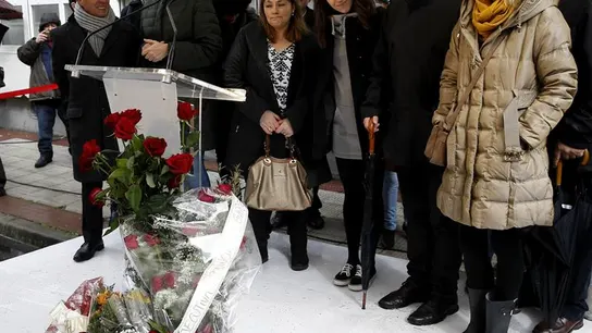 El PSOE Vasco homenajea a Isaías Carrasco en el octavo aniversario de su asesinato por ETA El PSOE Vasco homenajea a Isaías Carrasco en el octavo aniversario de su asesinato por ETA