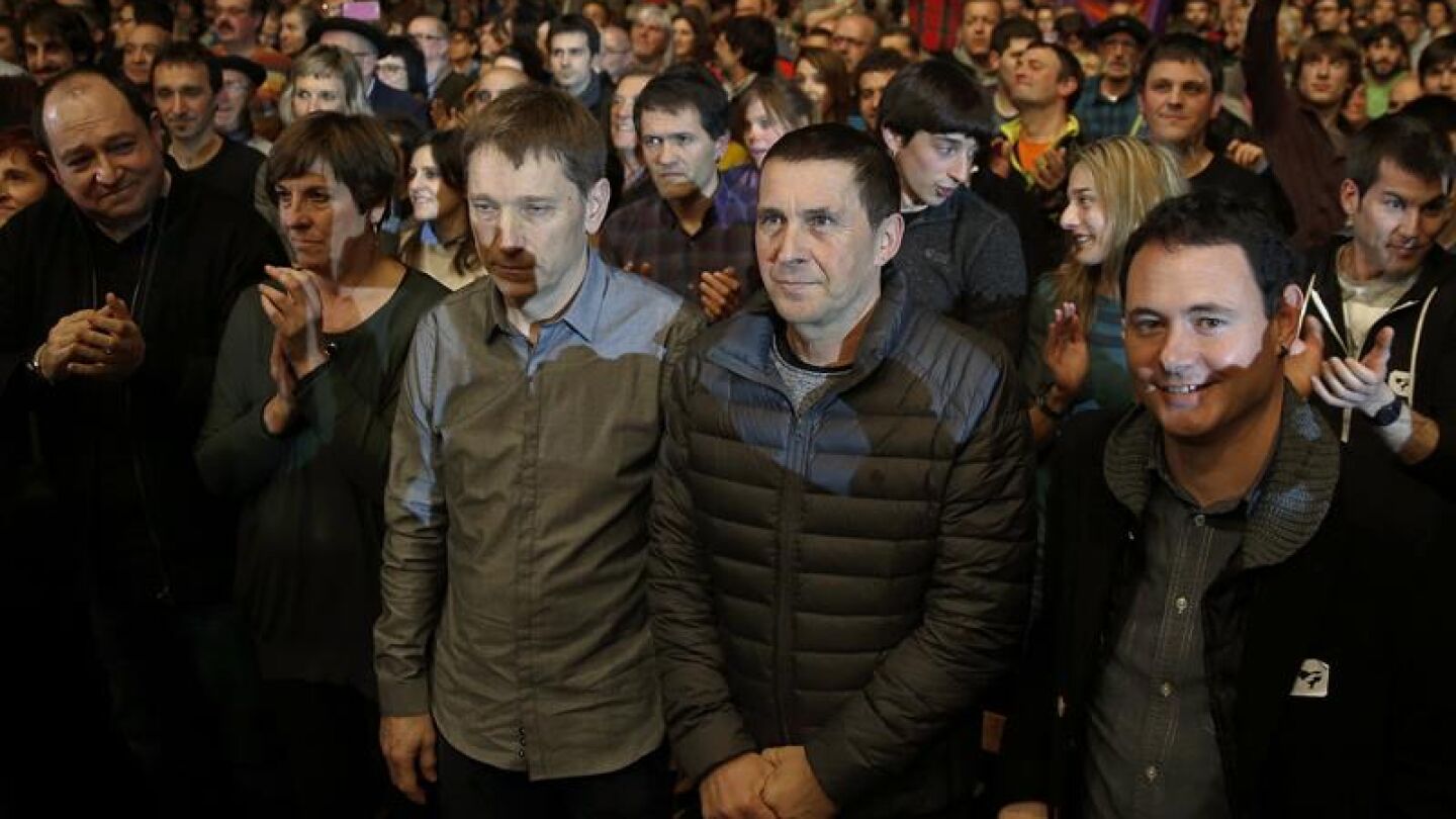 Miles de personas recibe a Otegi durante un acto por su excarcelaci&oacute;n