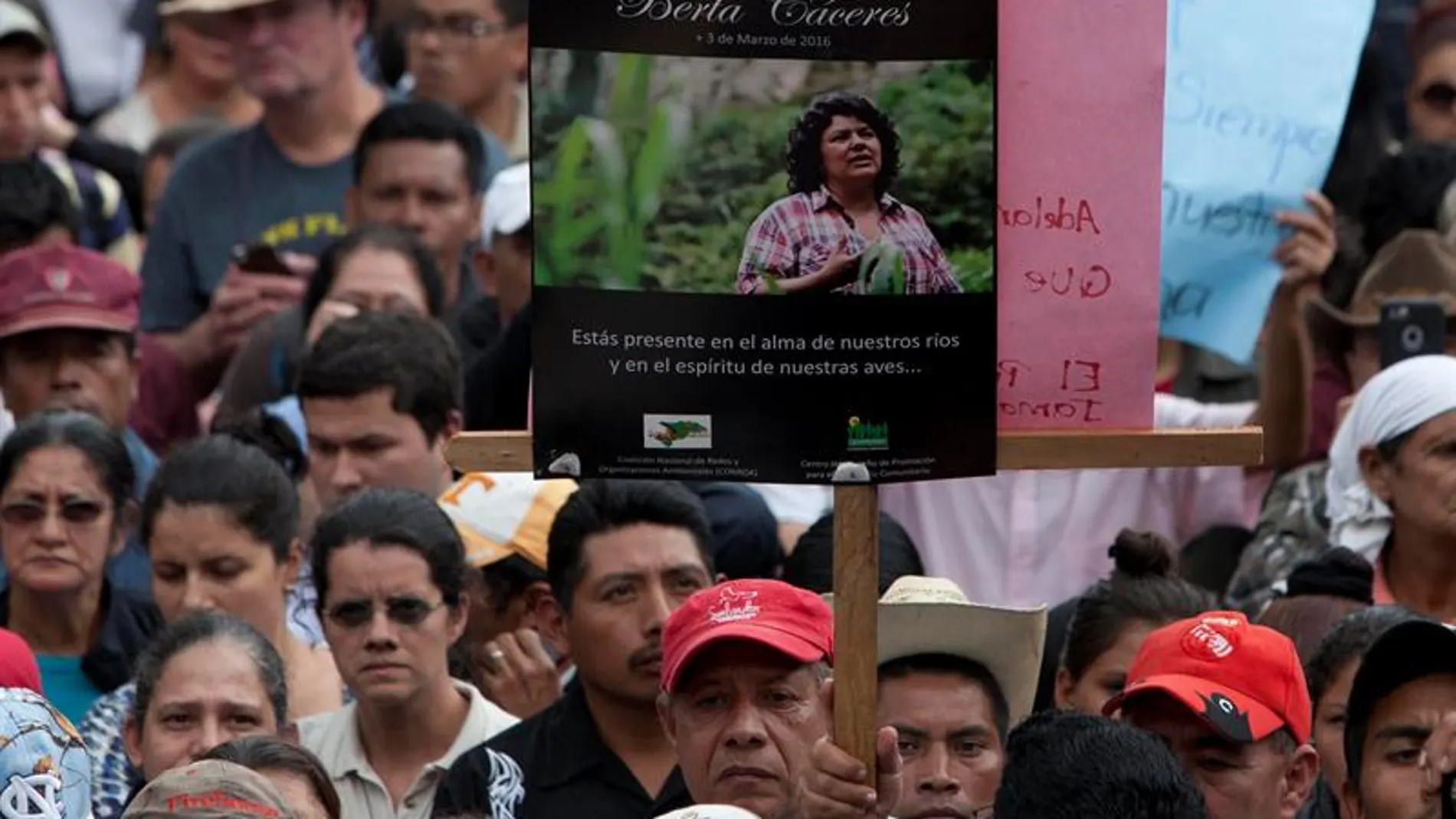 Masivo funeral por Berta Cáceres, la activista indígena hondureña asesinada