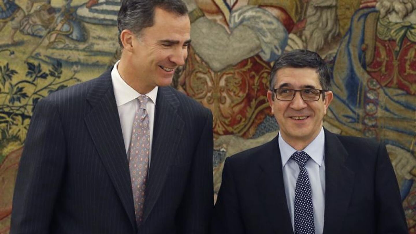 El rey y Patxi L&oacute;pez, durante su entrevista en Zarzuela