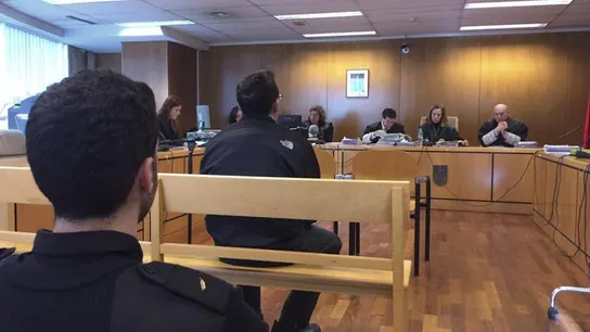 Imagen del monitor condenado por pederastia durante el juicio Imagen del monitor condenado por pederastia durante el juicio
