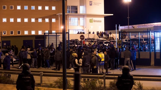 Trabajadores de la empresa mixta de limpieza Limasa concentrados a las puertas de las instalaciones de dicha empresa, en Málaga, con motivo de la huelga de basura que llevan a cabo Trabajadores de la empresa mixta de limpieza Limasa concentrados a las puertas de las instalaciones de dicha empresa, en Málaga, con motivo de la huelga de basura que llevan a cabo