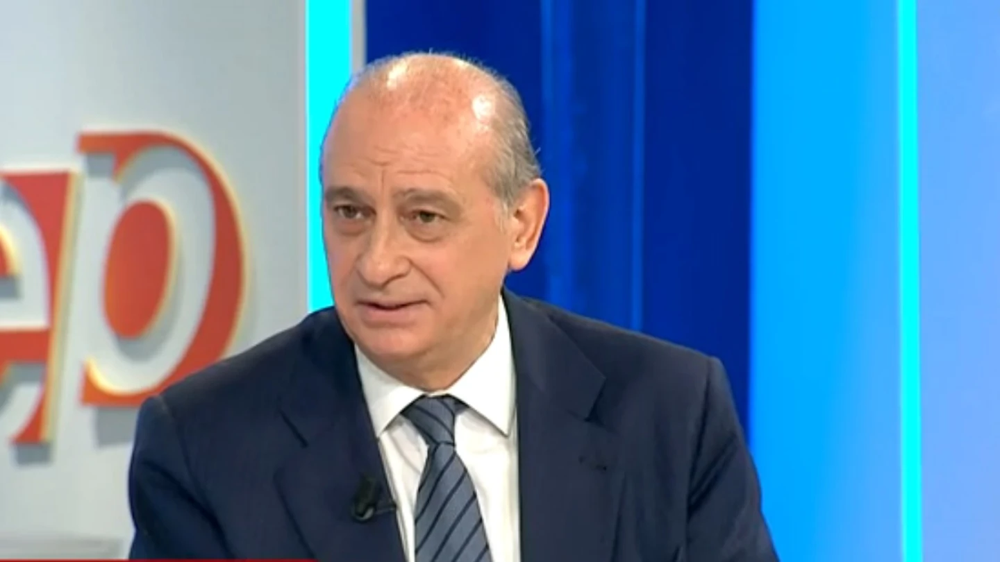 El ministro en funciones Jorge Fernández Díaz, durante una entrevista en Espejo Público El ministro en funciones Jorge Fernández Díaz, durante una entrevista en Espejo Público