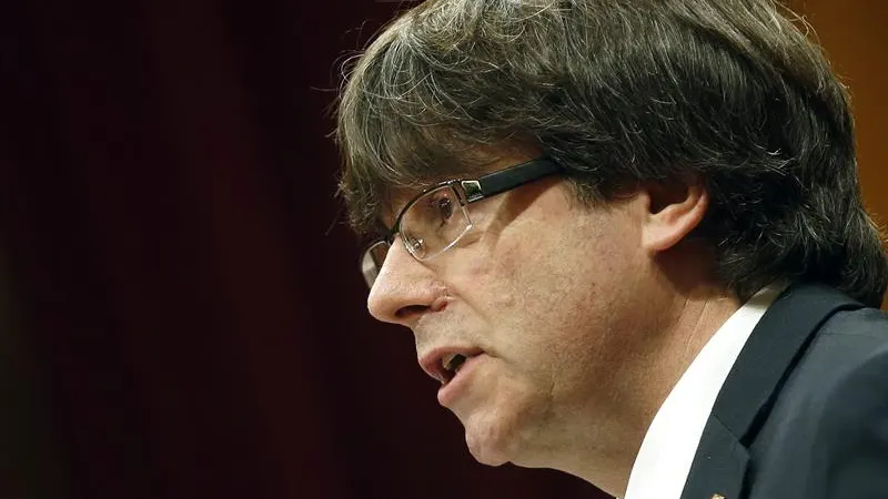 Carles Puigdemont, durante su intervención en el Parlament Carles Puigdemont, durante su intervención en el Parlament