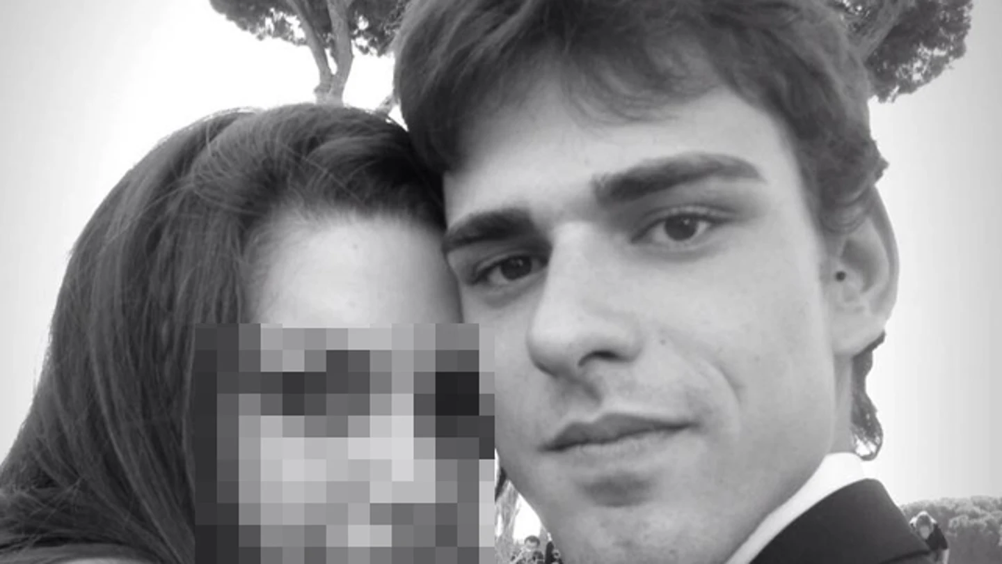 Luca Varani en una imagen con una joven Luca Varani en una imagen con una joven