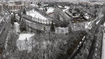 Parque 'la Taconera' en Pamplona cubierto de nieve