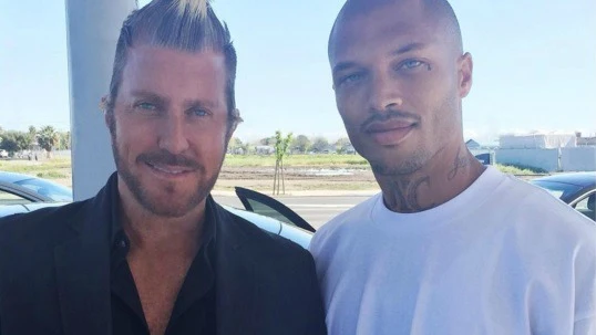 Jeremy Meeks junto a su representante, tras salir de prisión Jeremy Meeks junto a su representante, tras salir de prisión