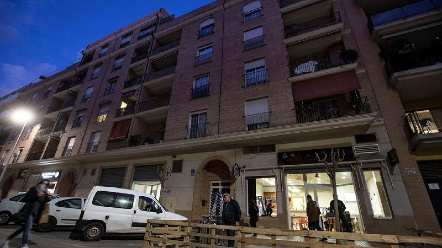 Fachada de la vivienda de la pareja en Catarroja