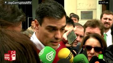 Pedro Sánchez habla con los medios