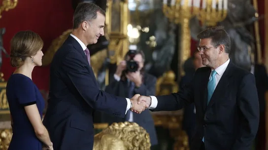 Los reyes saludan al ministro de Justicia, Rafael Catalá Los reyes saludan al ministro de Justicia, Rafael Catalá