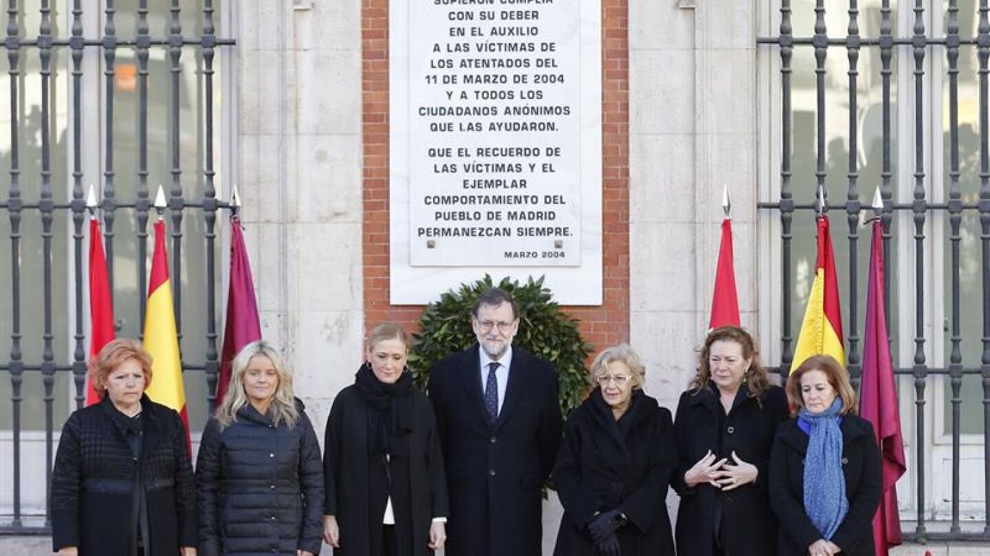Mariano Rajoy, junto a Cristina Cifuentes, Manuela Carmena y asociaciones de v&iacute;ctimas 