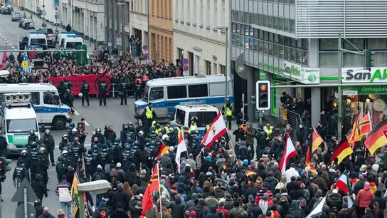 Miles de ultraderechistas marchan en Berlín contra la "invasión" de Alemania Miles de ultraderechistas marchan en Berlín contra la "invasión" de Alemania