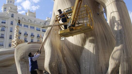 Los ninots comienzan a invadir las calles de Valencia a pocos d&iacute;as para la 'plant&agrave;' oficial