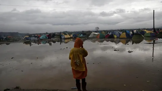 Un niño refugiado en el campo de Idomeni Un niño refugiado en el campo de Idomeni