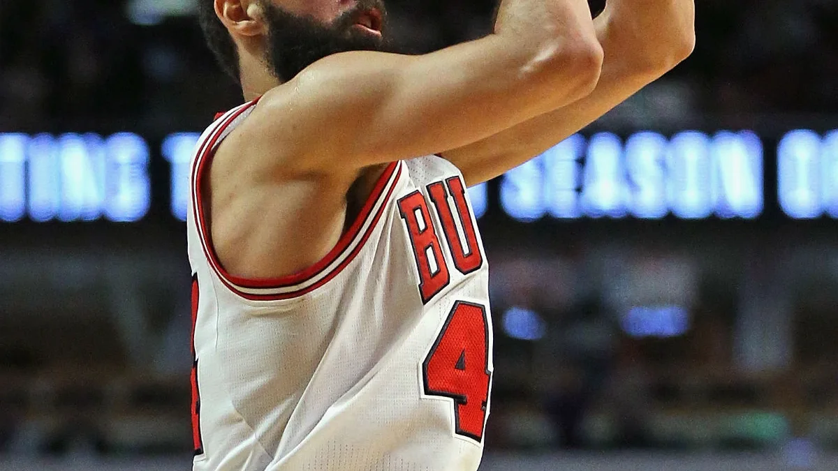 Nikola Mirotic lanza a canasta