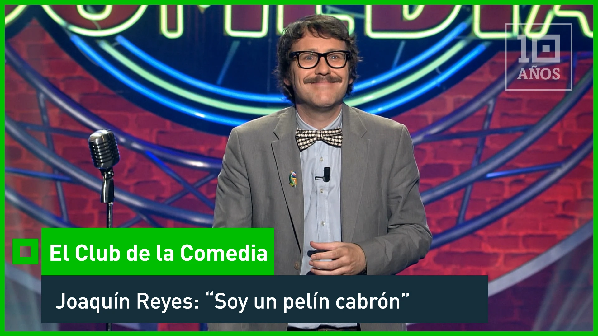 Joaquín Reyes empieza su monólogo en 'El Club de la Comedia' confesando que se siente un pelín cabrón. Tiene pensamientos negativos que cree que la vida le devuelve en forma de malas experiencias. Reírse de la gente tiene sus consecuencias. Aun así, cree que hay gente peor que él y que merece morir, como el que inventó los alógenos, "porque se te ve todo el cartón".