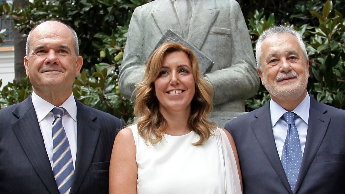 La presidenta de la Junta de Andaluc&iacute;a, Susana D&iacute;az, con los expresidentes Manuel Chaves y Jos&eacute; Antonio Gri&ntilde;&aacute;n