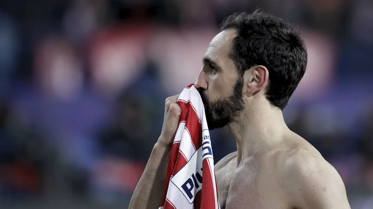 Juanfran celebra el pase ante el PSV