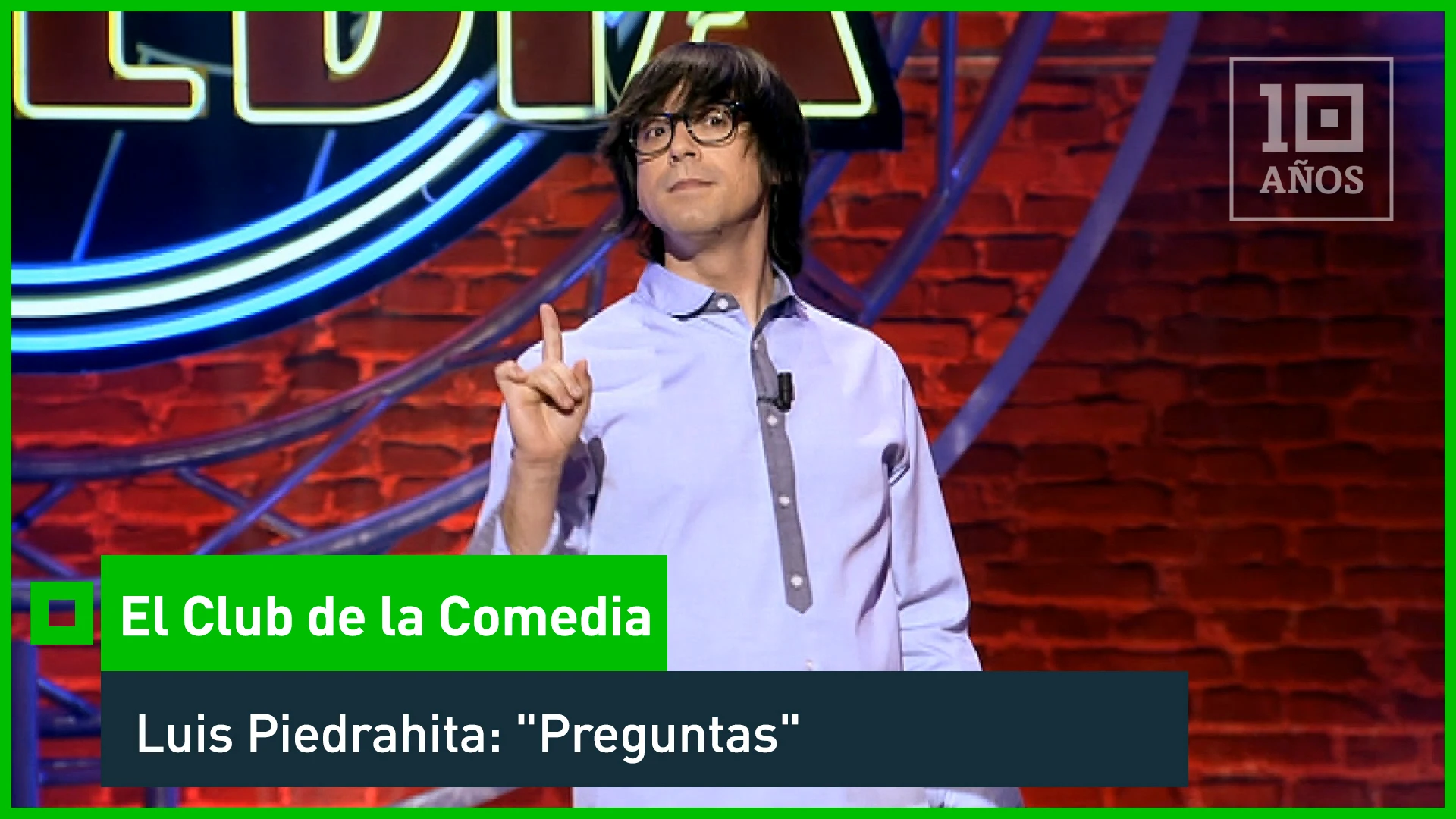 El monologuista Luis Piedrahita comienza comentando que en la vida siempre nos encontramos con preguntas que "estimulan y turban nuestros cerebros" como: "¿Qué pasa si tomas veneno caducado? ¿Te mata más? Si estás con tu madre no habrá problema, te va a decir que por un día no pasa nada".