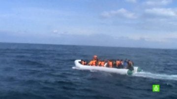 Afganos rescatados en el Egeo