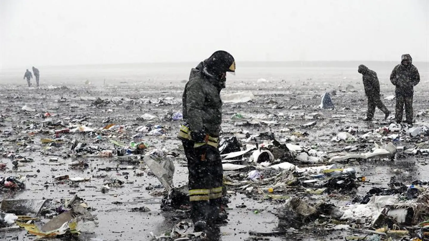 Hallan una de las cajas negras del avión siniestrado en Rusia Hallan una de las cajas negras del avión siniestrado en Rusia