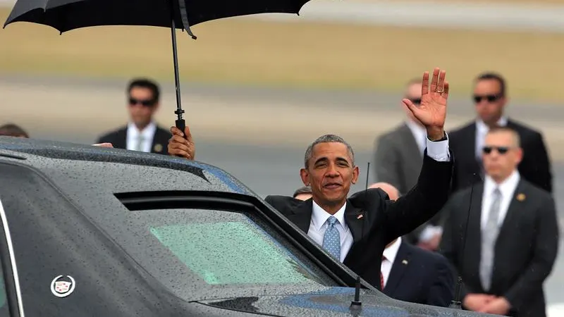 Obama saluda a su llegada a cuba