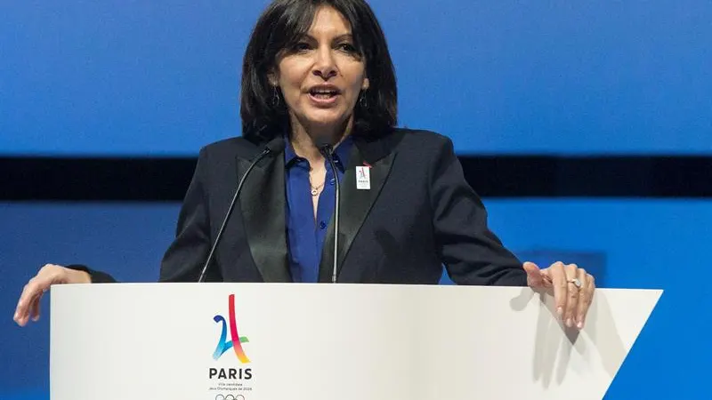 La alcaldesa de Paris, Anne Hidalgo, defiende a Nadal