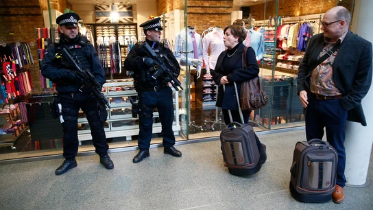 Policía Belga en el aeropuerto Policía Belga en el aeropuerto