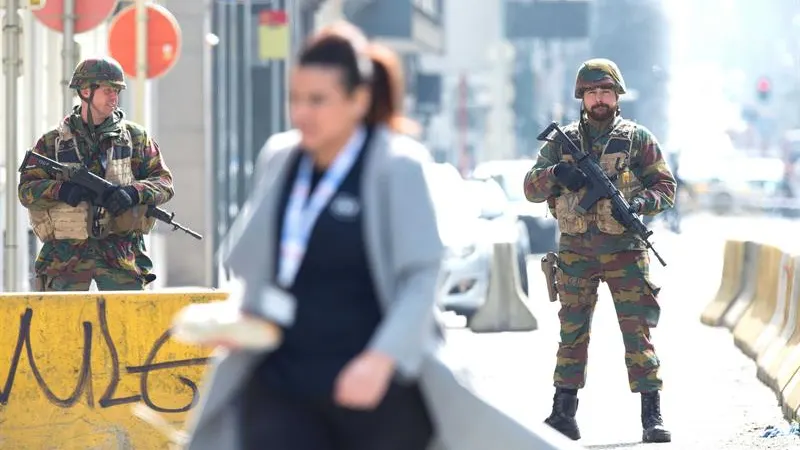 Soldados patrullan las calles de B&eacute;lgica