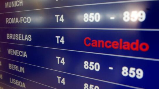 Panel informativo de la T4, en el aeropuerto Adolfo Su&aacute;rez Madrid-Barajas