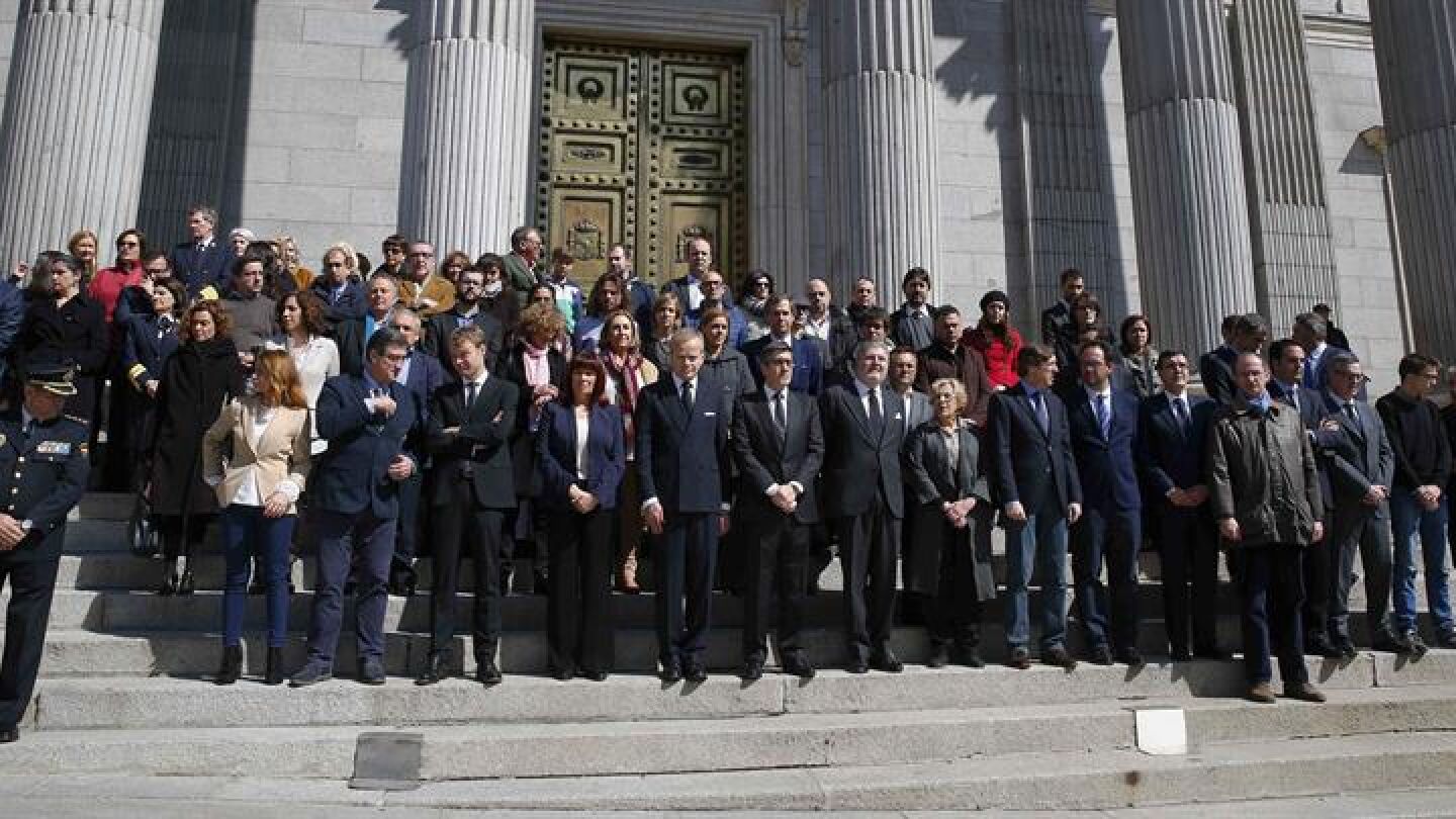 El Congreso guarda un minuto de silencio por los atentados y apela a la unidad pol&iacute;tica