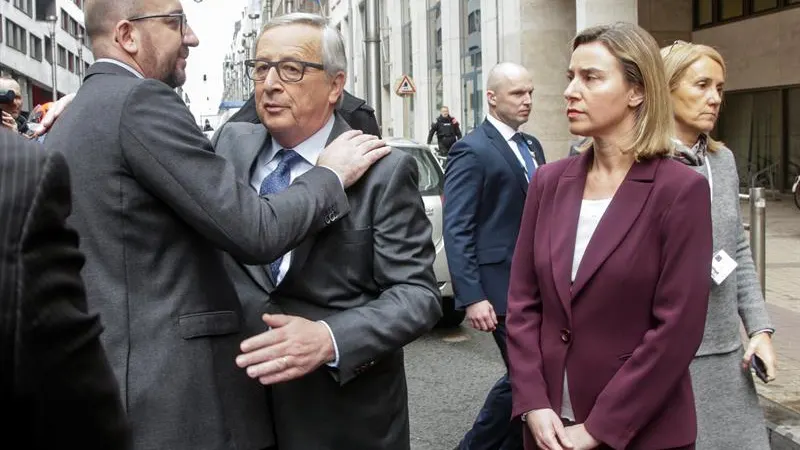 El primer ministro belga Charles Michel y el presidente de la Comisión Europea Jean-Claude Juncker