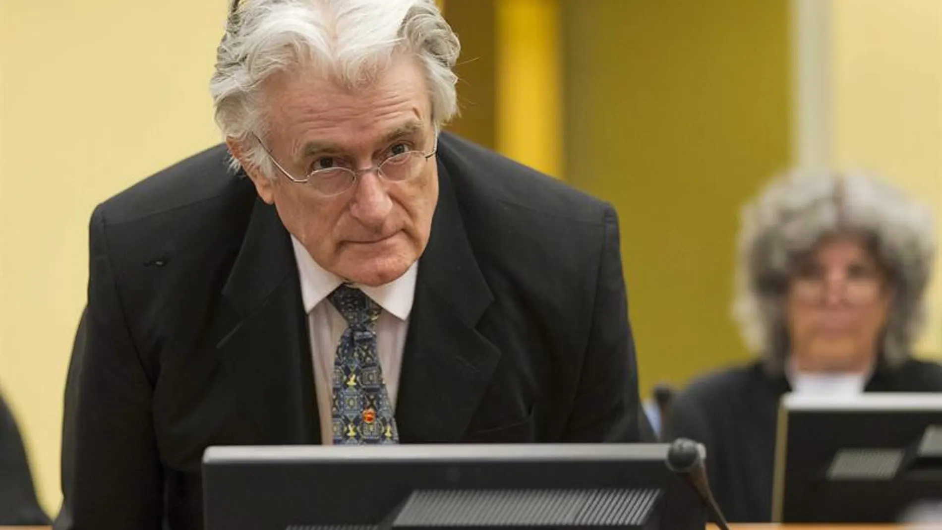 exlíder serbobosnio Radovan Karadzic durante su juicio