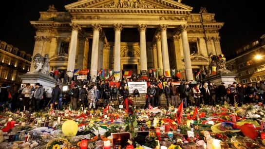 Homenaje por las v&iacute;ctimas de los atentados