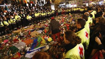 Homenaje por las víctimas de los atentados en Bruselas en la Plaza de la Bolsa