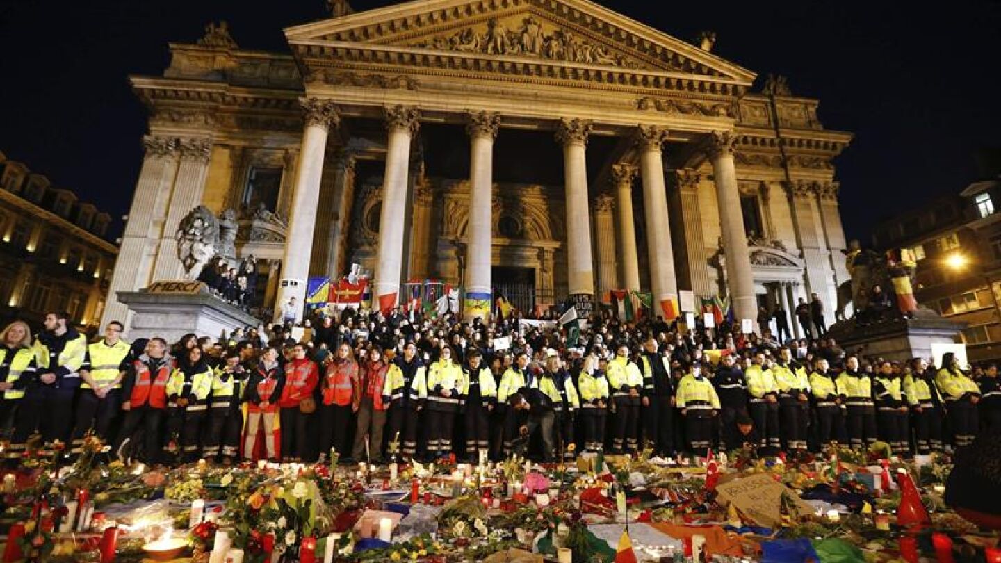 La Plaza de la Bolsa en Bruselas se convierte en el centro de los homenajes a las v&iacute;ctimas