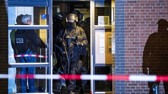 La polic&iacute;a holandesa registra la vivienda de Roterdam en la que fue detenido Anis B.