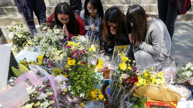 Muestras de solidaridad con la niña decapitada en la calle