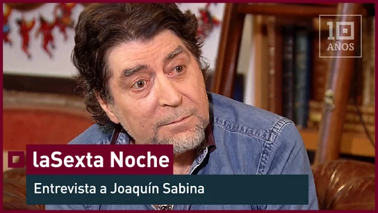 Joaquín Sabina: "Este país debería salir adelante" - laSexta Noche - laSexta 15º aniversario Joaquín Sabina abre las puertas de su casa al equipo de 'laSexta Noche' para conceder una entrevista a corazón abierto. El reputado cantautor habla entusiasmados sobre algunas de sus pasiones: el traje de purísima y oro manchado de sangre que José Tomás le regaló por su 60 cumpleaños, la primera edición de 'Ulises' firmada por el propio James Joyce, etc.